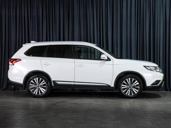 Mitsubishi Outlander III Рестайлинг 2 с пробегом 2018 года, цена 1 869 000 рублей, 164812 км, внедорожник, Автокод Объявления