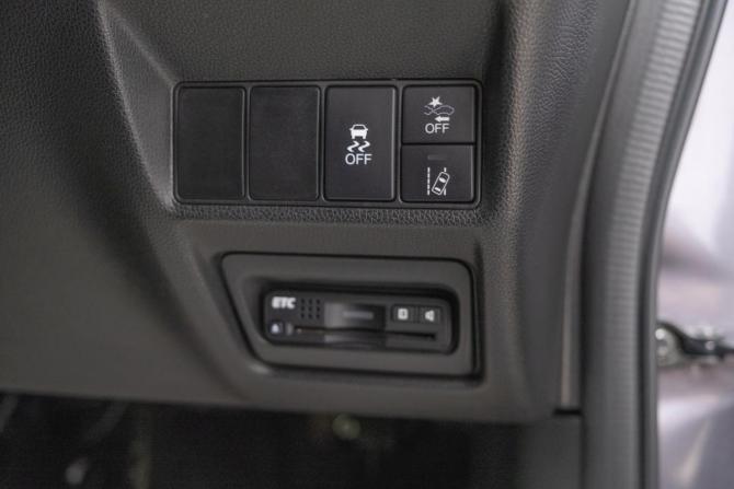 Honda Stepwgn V с пробегом 2017 года, цена 1 889 000 рублей, 136815 км, минивэн, Автокод Объявления