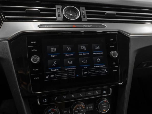Volkswagen Passat B8 с пробегом 2018 года, цена 2 380 000 рублей, 106838 км, седан, Автокод Объявления