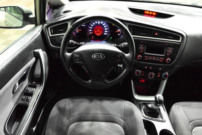 Kia Ceed II Рестайлинг с пробегом 2015 года, цена 900 000 рублей, 137727 км, хэтчбек, Автокод Объявления
