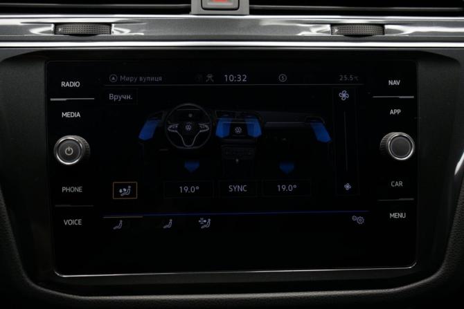 Volkswagen Tiguan II Рестайлинг с пробегом 2021 года, цена 3 294 000 рублей, 65000 км, внедорожник, Автокод Объявления