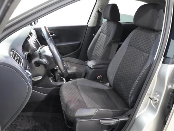 Volkswagen Polo V Рестайлинг с пробегом 2018 года, цена 1 299 000 рублей, 74219 км, седан, Автокод Объявления