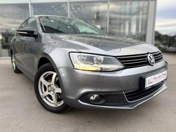 Volkswagen Jetta VI с пробегом 2014 года, цена 950 000 рублей, 232087 км, седан, Автокод Объявления