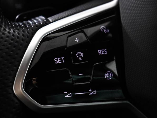 Volkswagen Tiguan II Рестайлинг с пробегом 2021 года, цена 3 349 000 рублей, 76278 км, внедорожник, Автокод Объявления