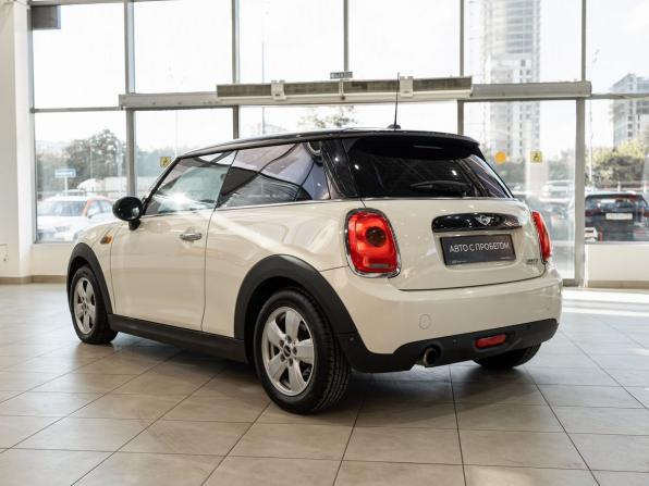 Mini Hatch III (F55/F56) с пробегом 2017 года, цена 1 540 000 рублей, 148677 км, хэтчбек, Автокод Объявления