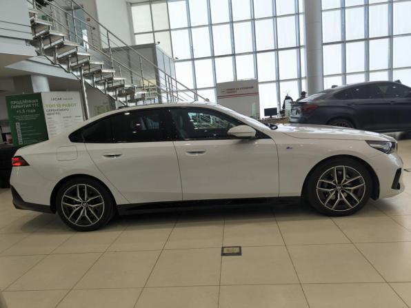 BMW 5 серии VIII (G60/G61/G68) с пробегом 2024 года, цена 7 700 000 рублей, 67418 км, седан, Автокод Объявления
