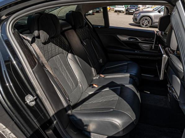BMW 7 серии VI (G11/G12) Рестайлинг с пробегом 2019 года, цена 5 990 000 рублей, 180333 км, седан, Автокод Объявления