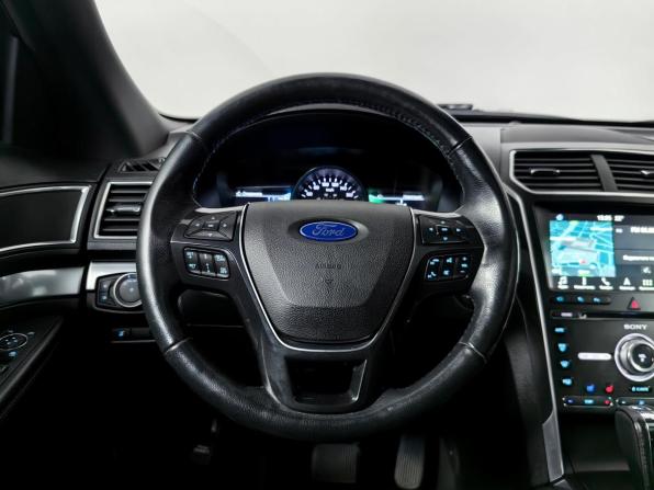 Ford Explorer V Рестайлинг с пробегом 2017 года, цена 2 339 000 рублей, 211330 км, внедорожник, Автокод Объявления