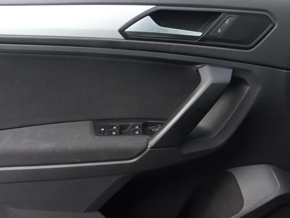 Volkswagen Tiguan II Рестайлинг с пробегом 2021 года, цена 2 572 000 рублей, 106855 км, внедорожник, Автокод Объявления