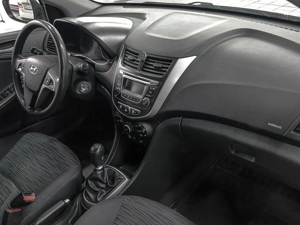 Hyundai Solaris I Рестайлинг с пробегом 2015 года, цена 949 900 рублей, 194000 км, седан, Автокод Объявления