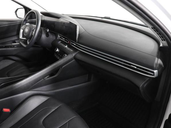 Hyundai Elantra VII (CN7) Рестайлинг с пробегом 2024 года, цена 2 090 000 рублей, 64000 км, седан, Автокод Объявления