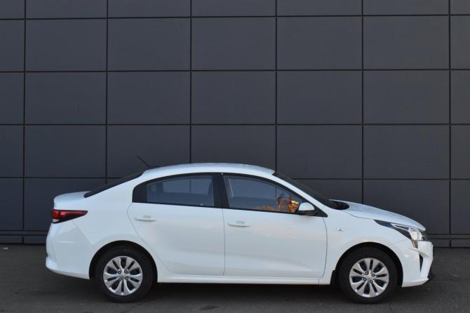 Kia Rio IV Рестайлинг с пробегом 2020 года, цена 1 460 000 рублей, 76051 км, седан, Автокод Объявления