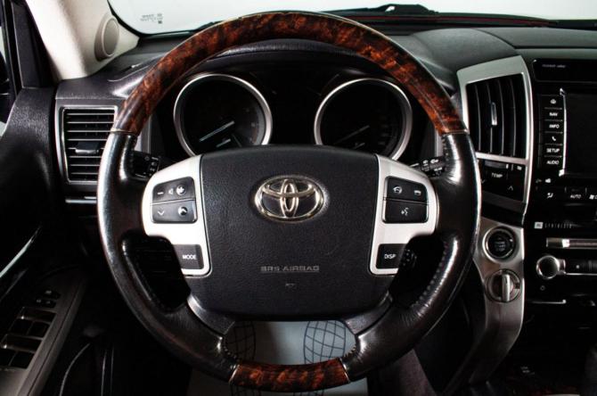 Toyota Land Cruiser 200 Series Рестайлинг 1 с пробегом 2012 года, цена 3 299 000 рублей, 253852 км, внедорожник, Автокод Объявления