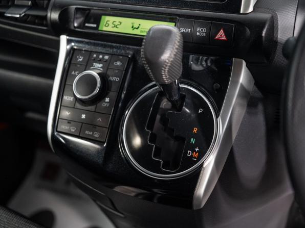 Toyota Wish II с пробегом 2011 года, цена 1 200 000 рублей, 209359 км, минивэн, Автокод Объявления