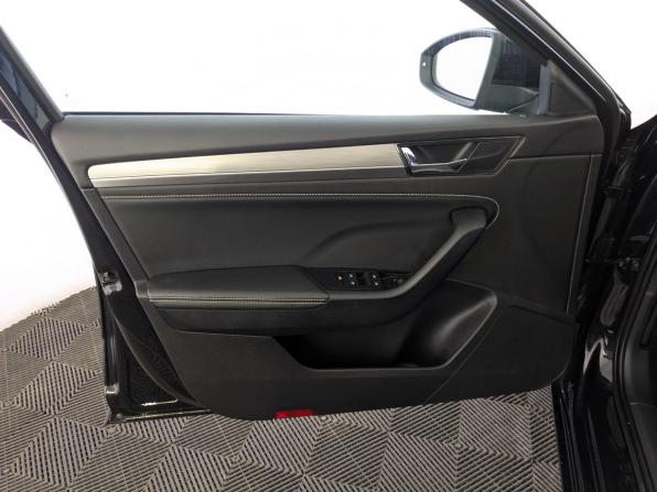 Skoda Superb III Рестайлинг с пробегом 2024 года, цена 2 900 000 рублей, 66490 км, лифтбек, Автокод Объявления