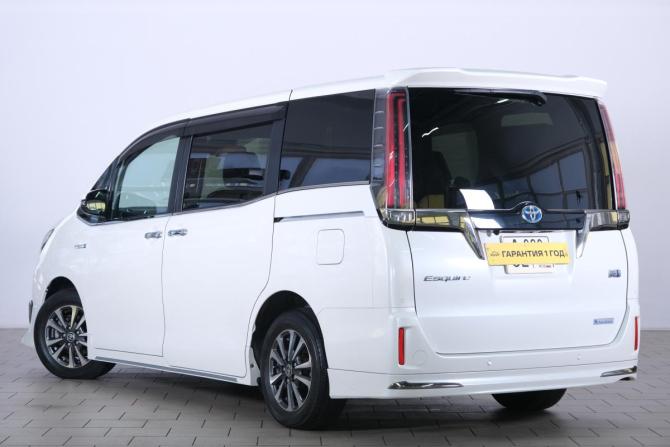 Toyota Esquire I Рестайлинг с пробегом 2019 года, цена 2 619 000 рублей, 122000 км, минивэн, Автокод Объявления