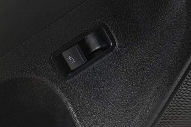 Volkswagen Polo V Рестайлинг с пробегом 2015 года, цена 899 000 рублей, 250000 км, седан, Автокод Объявления