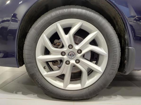 Nissan Tiida II с пробегом 2015 года, цена 1 090 000 рублей, 124112 км, хэтчбек, Автокод Объявления