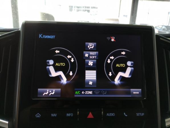 Toyota Land Cruiser 200 Series Рестайлинг 2 с пробегом 2015 года, цена 5 400 000 рублей, 204121 км, внедорожник, Автокод Объявления