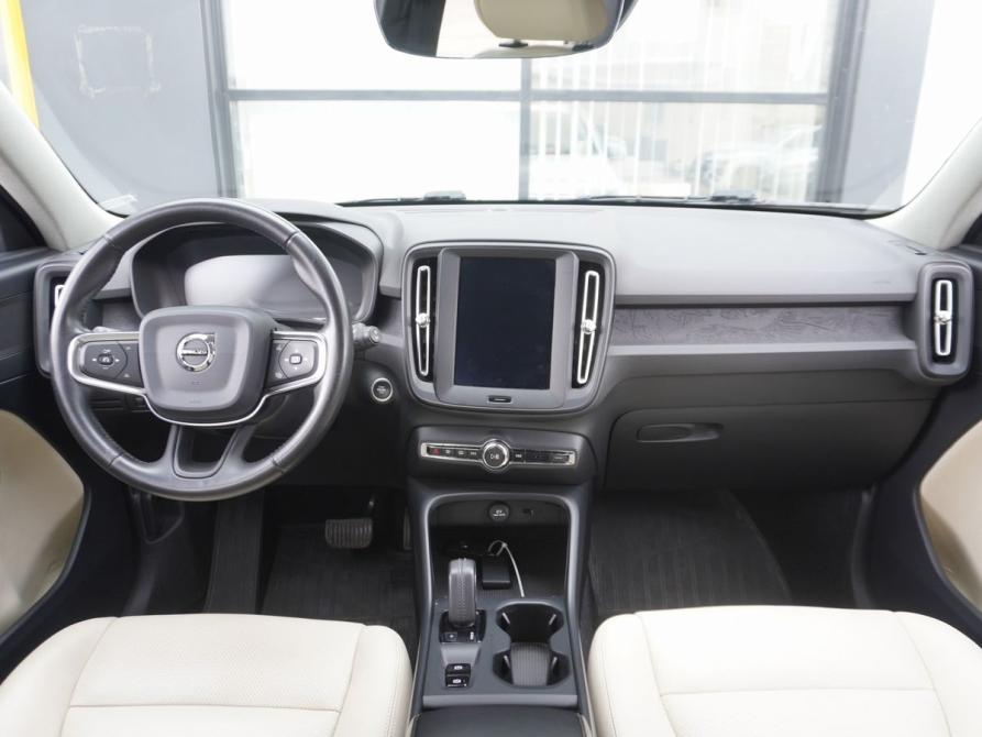 Volvo XC40 I Москва  - изображение 12