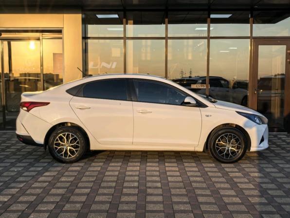 Hyundai Solaris II Рестайлинг с пробегом 2021 года, цена 1 300 000 рублей, 153324 км, седан, Автокод Объявления
