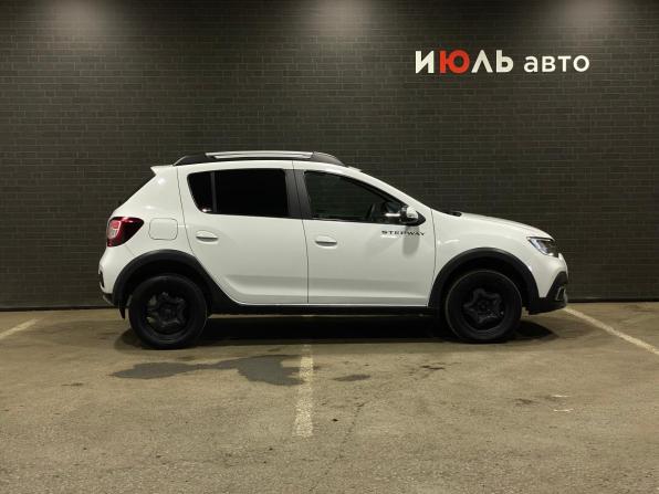 Renault Sandero II Рестайлинг с пробегом 2021 года, цена 1 400 000 рублей, 52179 км, хэтчбек, Автокод Объявления