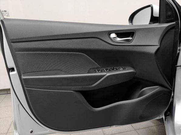 Hyundai Solaris II с пробегом 2019 года, цена 1 315 000 рублей, 130757 км, седан, Автокод Объявления