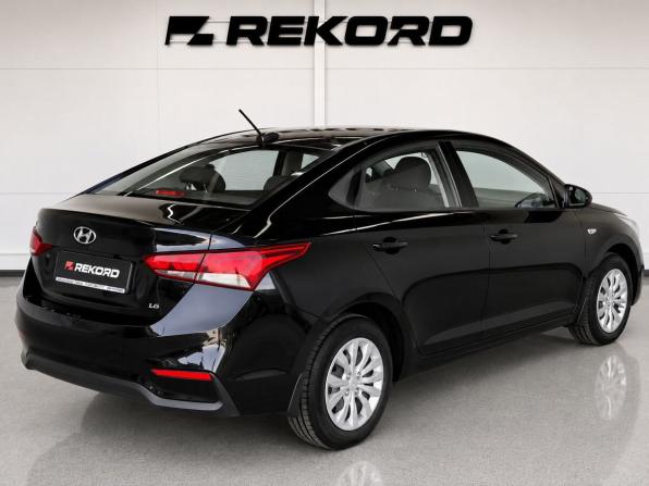 Hyundai Solaris II с пробегом 2019 года, цена 1 329 000 рублей, 50000 км, седан, Автокод Объявления