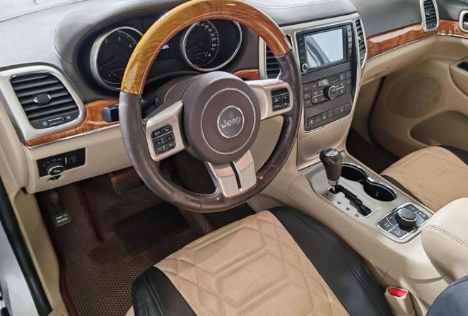 Jeep Grand Cherokee IV (WK2) с пробегом 2012 года, цена 1 750 000 рублей, 241421 км, внедорожник, Автокод Объявления