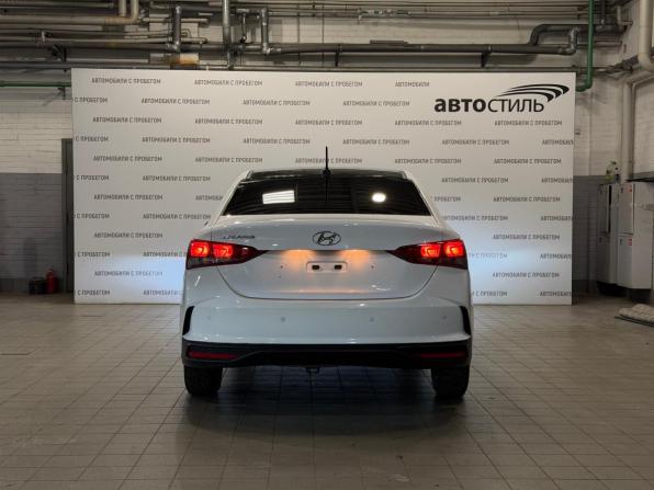 Hyundai Solaris II Рестайлинг с пробегом 2022 года, цена 1 399 000 рублей, 71500 км, седан, Автокод Объявления