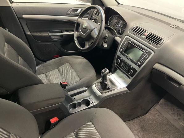 Skoda Octavia II (A5) Рестайлинг с пробегом 2012 года, цена 699 000 рублей, 290000 км, универсал, Автокод Объявления