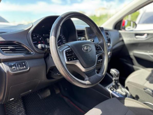 Hyundai Solaris II Рестайлинг с пробегом 2021 года, цена 1 795 000 рублей, 73000 км, седан, Автокод Объявления