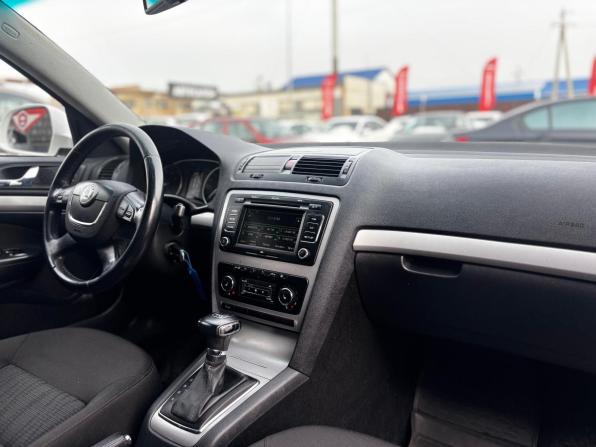 Skoda Octavia II (A5) Рестайлинг с пробегом 2012 года, цена 750 000 рублей, 237000 км, лифтбек, Автокод Объявления