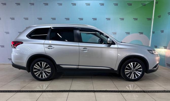 Mitsubishi Outlander III Рестайлинг 3 с пробегом 2018 года, цена 2 100 000 рублей, 172885 км, внедорожник, Автокод Объявления