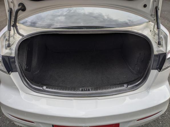 Mazda 3 II (BL) Рестайлинг с пробегом 2012 года, цена 949 900 рублей, 176000 км, седан, Автокод Объявления