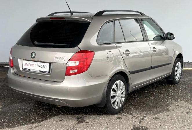 Skoda Fabia II Рестайлинг с пробегом 2010 года, цена 420 000 рублей, 211379 км, универсал, Автокод Объявления