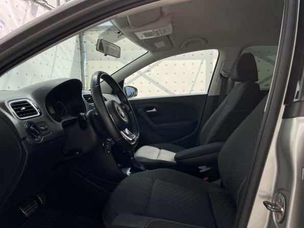 Volkswagen Polo V Рестайлинг с пробегом 2018 года, цена 1 390 000 рублей, 101215 км, седан, Автокод Объявления