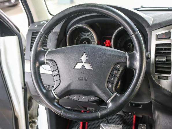 Mitsubishi Pajero IV Рестайлинг 2 с пробегом 2018 года, цена 3 349 000 рублей, 96887 км, внедорожник, Автокод Объявления