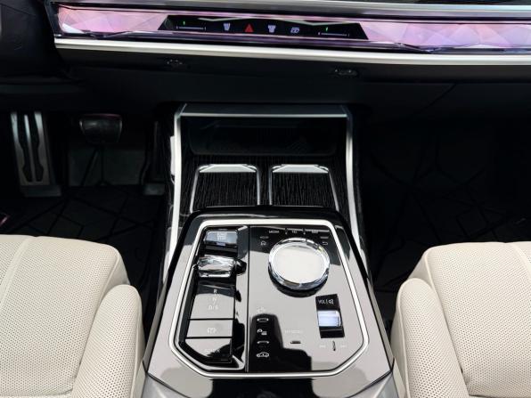 BMW 7 серии VII (G70) с пробегом 2023 года, цена 15 300 000 рублей, 11587 км, седан, Автокод Объявления