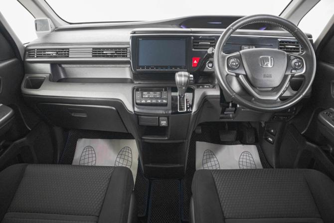 Honda Stepwgn V с пробегом 2016 года, цена 1 849 000 рублей, 117000 км, минивэн, Автокод Объявления