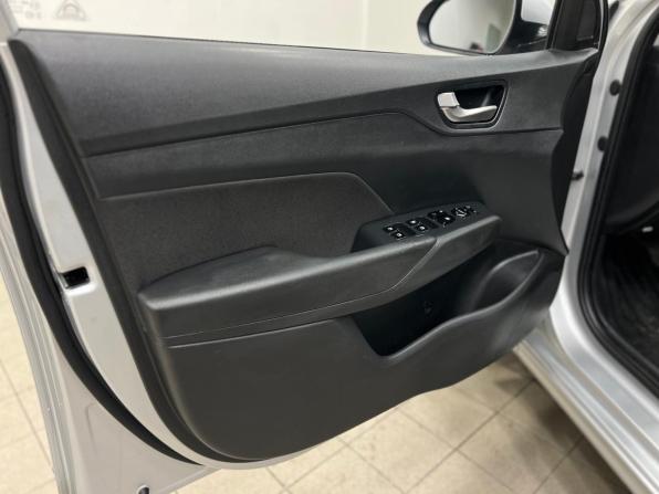 Hyundai Solaris II с пробегом 2018 года, цена 1 099 000 рублей, 100663 км, седан, Автокод Объявления