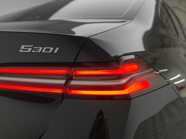 BMW 5 серии VIII (G60/G61/G68) с пробегом 2025 года, цена 9 990 000 рублей, 1210 км, седан, Автокод Объявления
