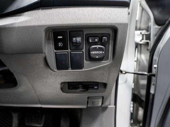 Toyota Prius III (XW30) с пробегом 2011 года, цена 895 000 рублей, 331600 км, лифтбек, Автокод Объявления