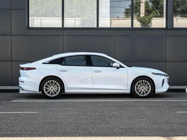 FAW Bestune B70 I Рестайлинг с пробегом 2024 года, цена 2 439 000 рублей, 49 км, лифтбек, Автокод Объявления