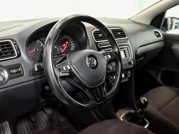 Volkswagen Polo V Рестайлинг с пробегом 2018 года, цена 940 000 рублей, 193397 км, седан, Автокод Объявления