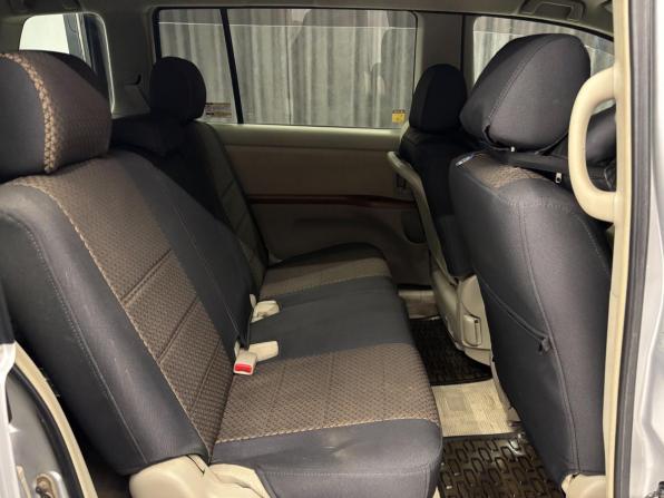 Toyota ISis I Рестайлинг с пробегом 2010 года, цена 1 089 000 рублей, 236000 км, минивэн, Автокод Объявления
