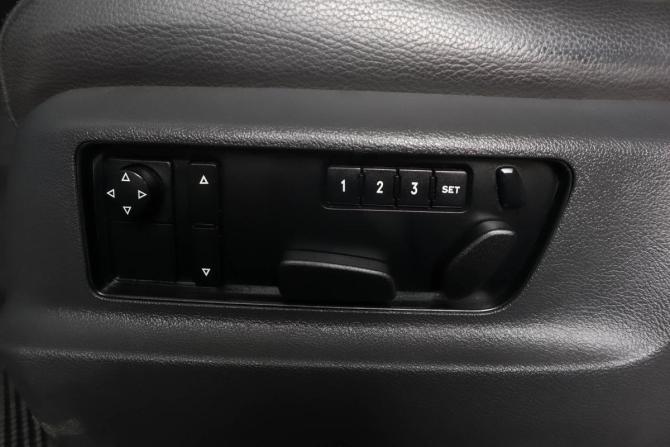 Volkswagen Touareg I Рестайлинг с пробегом 2010 года, цена 1 379 000 рублей, 255300 км, внедорожник, Автокод Объявления