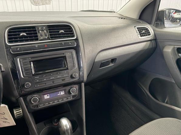 Volkswagen Polo V Рестайлинг с пробегом 2017 года, цена 1 077 000 рублей, 130000 км, седан, Автокод Объявления