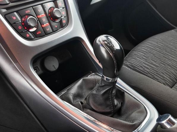Opel Astra J Рестайлинг с пробегом 2014 года, цена 713 000 рублей, 177564 км, хэтчбек, Автокод Объявления