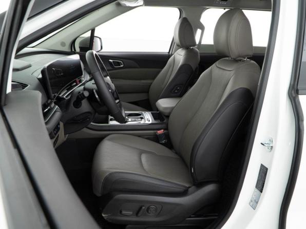 Kia Carnival IV Рестайлинг с пробегом 2025 года, цена 5 998 999 рублей, 12425 км, минивэн, Автокод Объявления